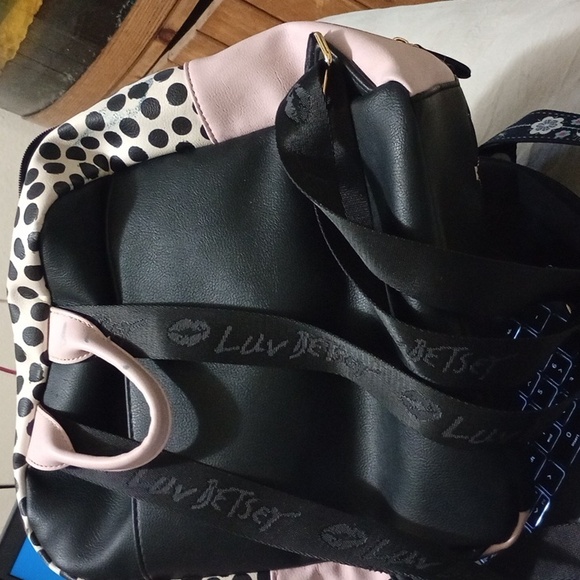 Backpack - Picture 2 of 4